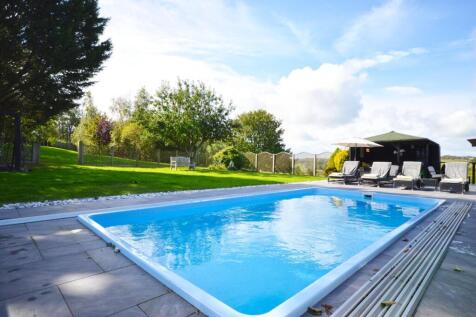 Pool/Bar/Entertainmnet