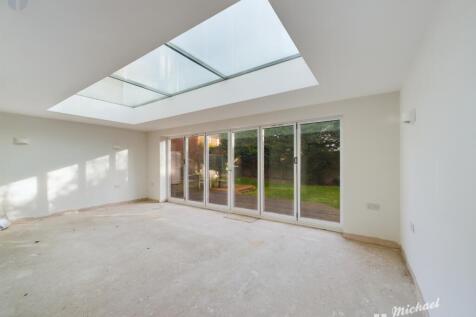 CAM03218G0-PR0473-STILL013