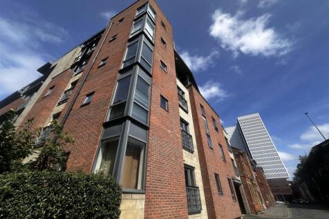 Welcome to this charming apartment located at 7 Collier Street in the desirable area of Castlefield. This delightful property offers a perfect blend of comfort and modern living, making it an ideal ch
