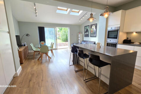 3 bed end terrace for sale Park View Crescent, Ne