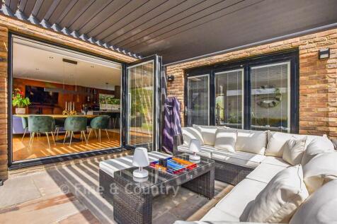 External Lifestyle Photograph