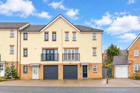 11 Henry Close.jpg