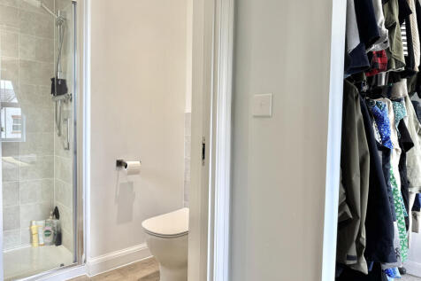 En-suite to Bedroom 1