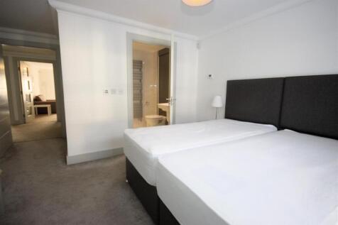 06Bedroom 1 (has en-suite).JPG