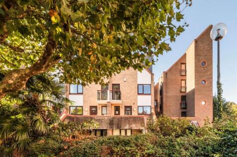 4 Bedroom House in SE16 5NE
