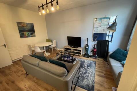 5 Bedroom Terraced in LS4 2PG