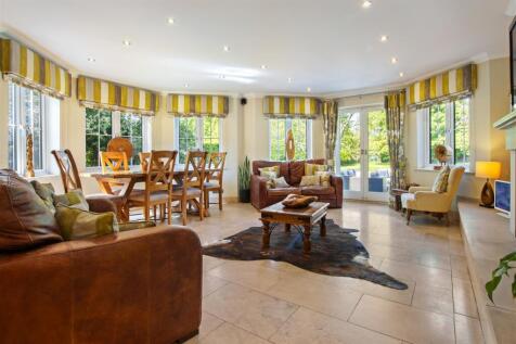 LIVING DINING KITCHEN