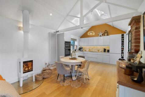1. East Farm Barn - Interior-6.jpg