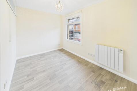 CAM02773G0-PR0372-STILL005