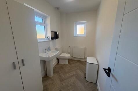 Communal Bathroom.jpeg
