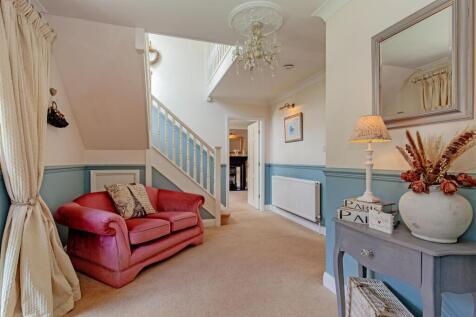 Spacious Entrance Hall