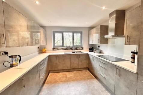 Kitchen 2.jpg