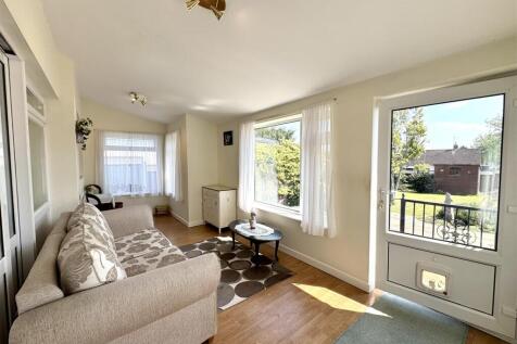 DINING/GARDEN ROOM
