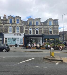 A 6 BEDROOM APARTMENT IN REDLAND. There is a good sized lounge/kitchen. White goods supplied are cooker, dishwasher, fridge/freezer and a washing machine. There is 1 bathroom and 1 wet room/shower roo