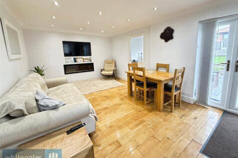 Sitting/Dining Area