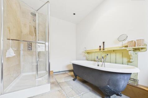 En-Suite To Master Bedroom