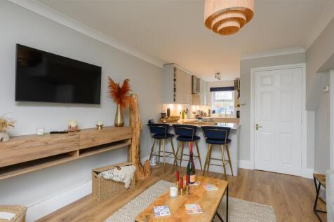 LIVING ROOM 1