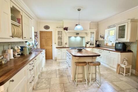 19 Baytree Close-4.jpg