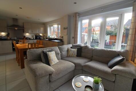 Dining/Kitchen