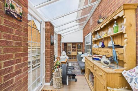 CAM03218G0-PR0737-STILL018