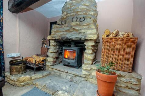 Inglenook Fire Place Log Burner.jpg