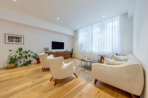 This stunning two double bedroom apartment is finished to the highest standard throughout, making it a perfect place for you to call home.