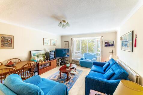 Sitting Room / Dining Room
