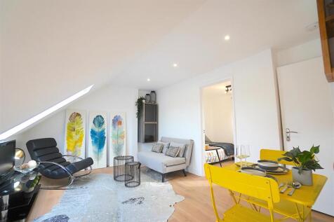 LivingRoom2.JPG