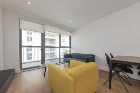 A modern two bedroom apartment in a new development with free Wi-fi. The property has a private balcony, a communal roof terrace, lift access and concierge.