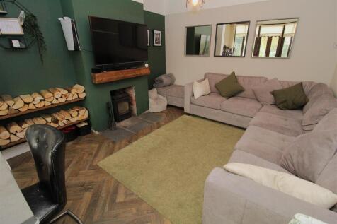 Living Room1.JPG