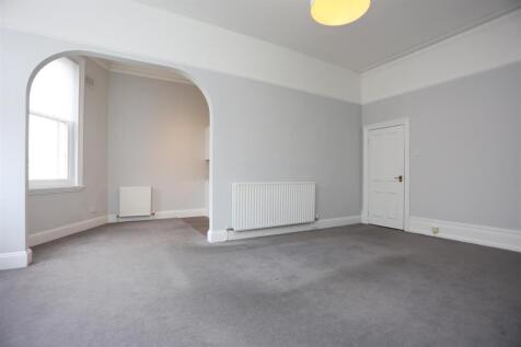 4, 7 Palmeira Avenue NEW Lounge (1).JPG