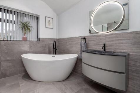 Master Bedroom En-Suite