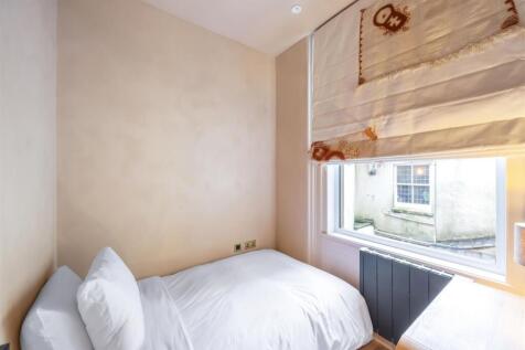 7C Queen Sq Bedroom 2.jpeg