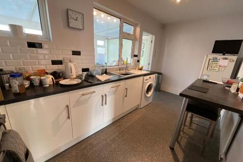 KITCHEN 15'5 x 7'