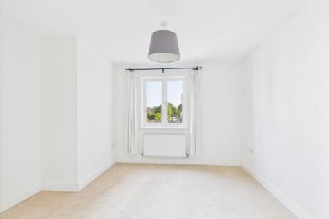 CAM01721G0-PR0085-STILL003