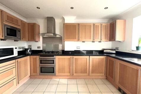 FITTED KITCHEN