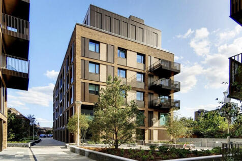 A stylish two-bedroom, top floor apartment within the award-winning Deptford Foundry development, located in the heart of one of South East London’s most vibrant and creative neighbourhoods. The prope