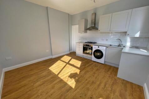 REPOSIT OFFERED - Reposit is an alternative to cash deposits, allowing you to pay a small fee instead of a tenancy deposit. More information available upon request!! NEW & EXCLUSIVE - RECENTLY REFURBI