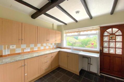 14 Ravens Close - Kitchen2.jpg