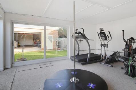 32 Bishopstone Drive (32).jpg