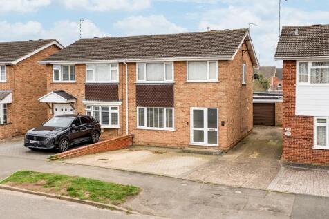 119 Churchill Way, Burton Latimer-2.jpg
