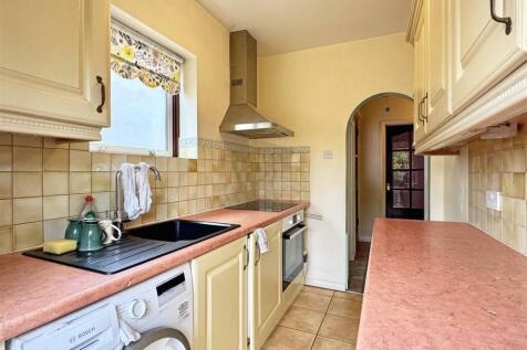 Kitchen b.jpg
