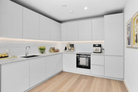 Kitchen with fully integrated appliances