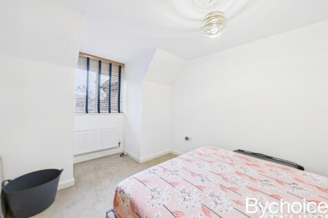 CAM05454G0-PR0093-STILL020