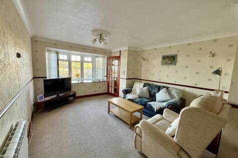 Living/Dining Room: