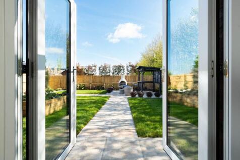 Spacious rear garden