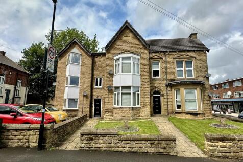 Before a viewing can be obtained, please contact the office for a link to complete a Canopy rent passport Ground Floor Apartment. One Double Bedroom. Living Kitchen. Neutral Décor. Double Glazing. Ele