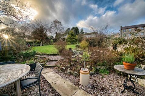 Saxton Mee Well Yard 0067.jpg