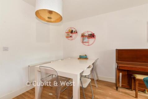 Lounge/Dining Room.