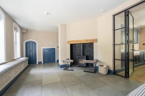 9 Hampton-spring-...